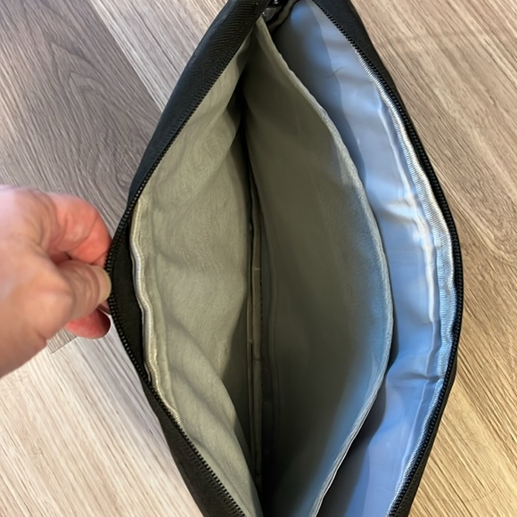 Dark gray Chromebook case - Picture 3 of 7